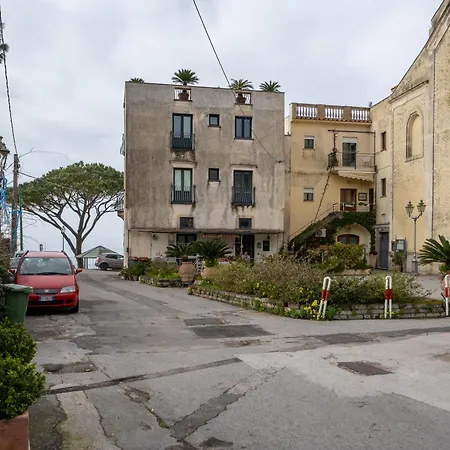 Villa Lotos - De Vivo Realty *