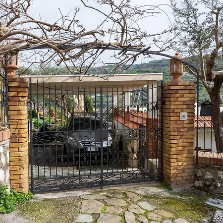 Lotos - De Vivo Realty Villa