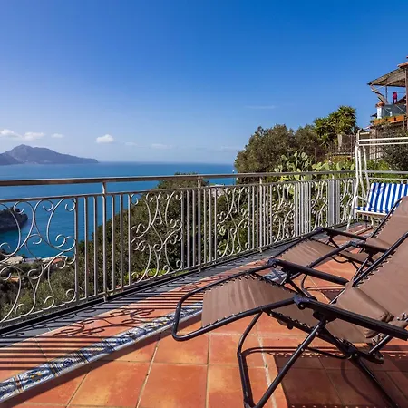 Lotos - De Vivo Realty Massa Lubrense